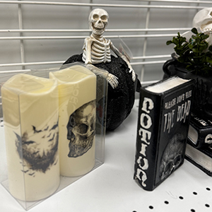 Led candles and skull decor