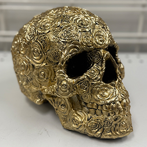 Gold ceramic skull with roses details